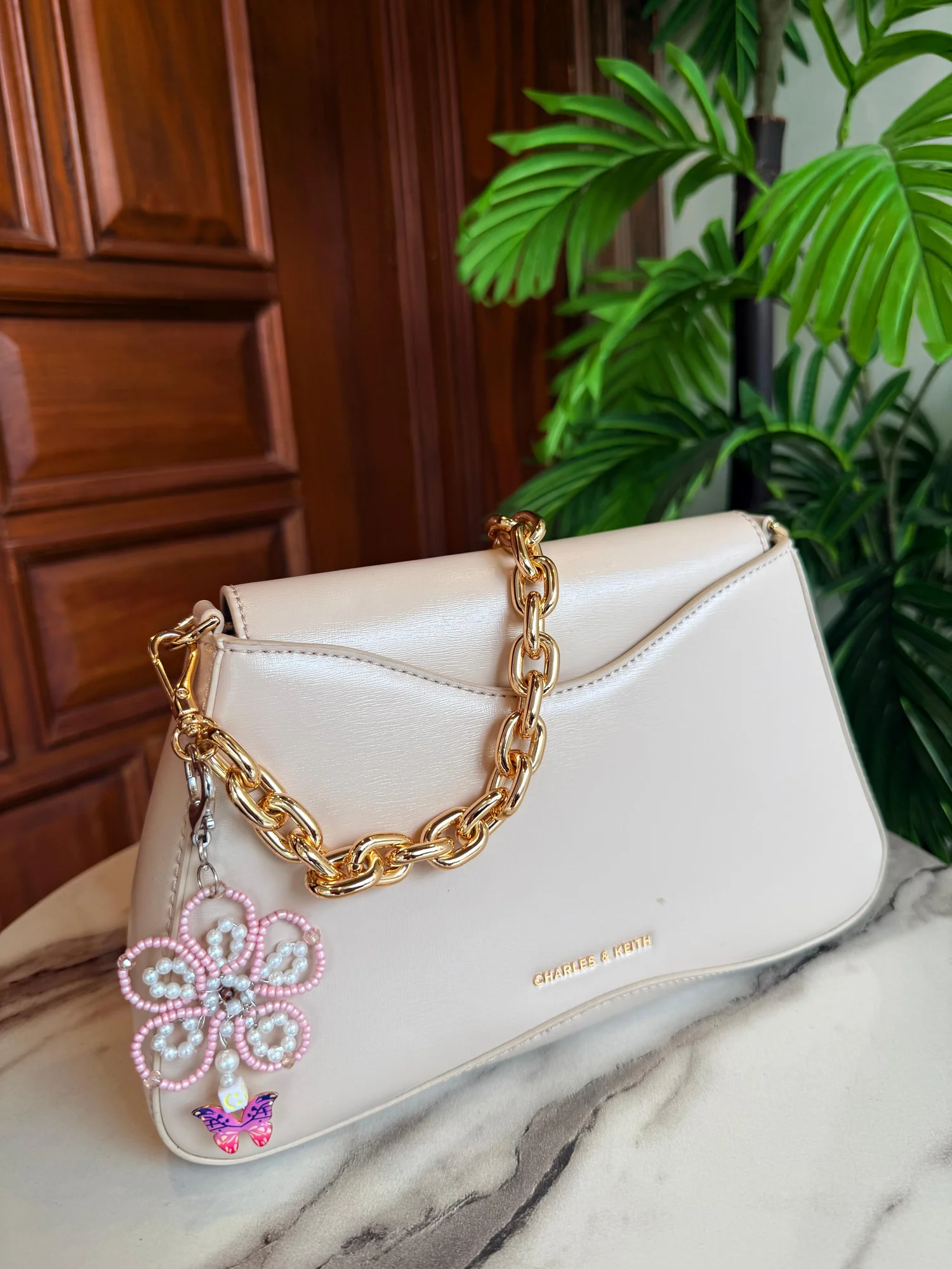 🌺 Pearl Whisper Keychain